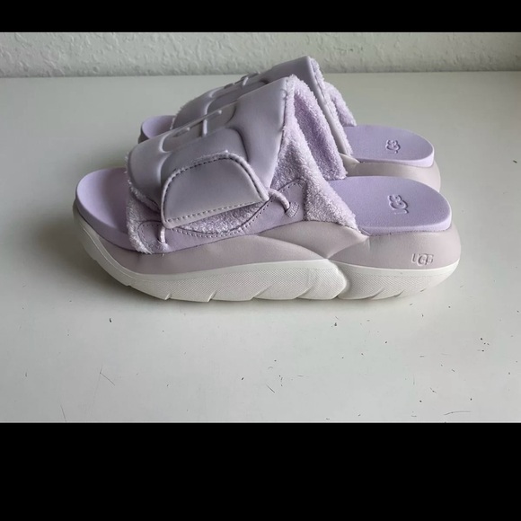 Cute comfy Ugg sliders! - Picture 4 of 9